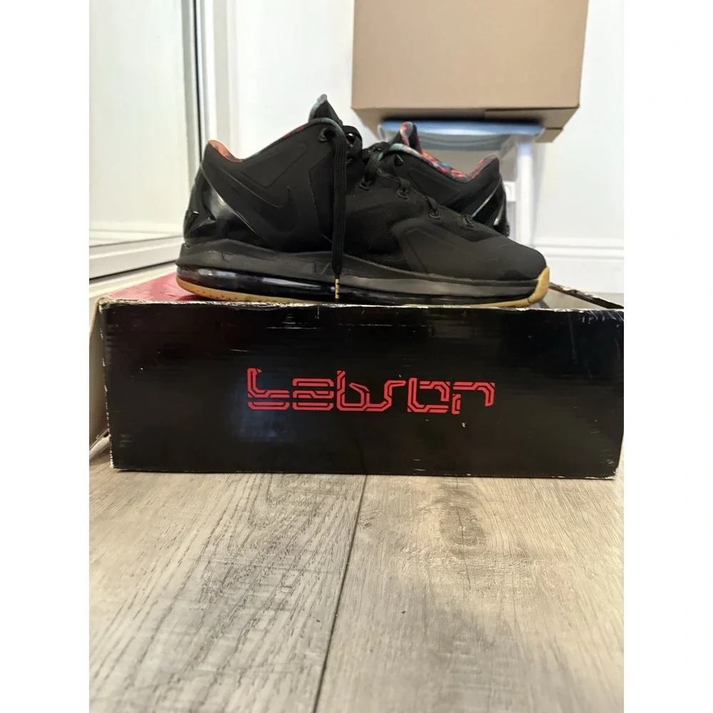 Size 9.5 - Nike Max LeBron 11 Low Gum‎